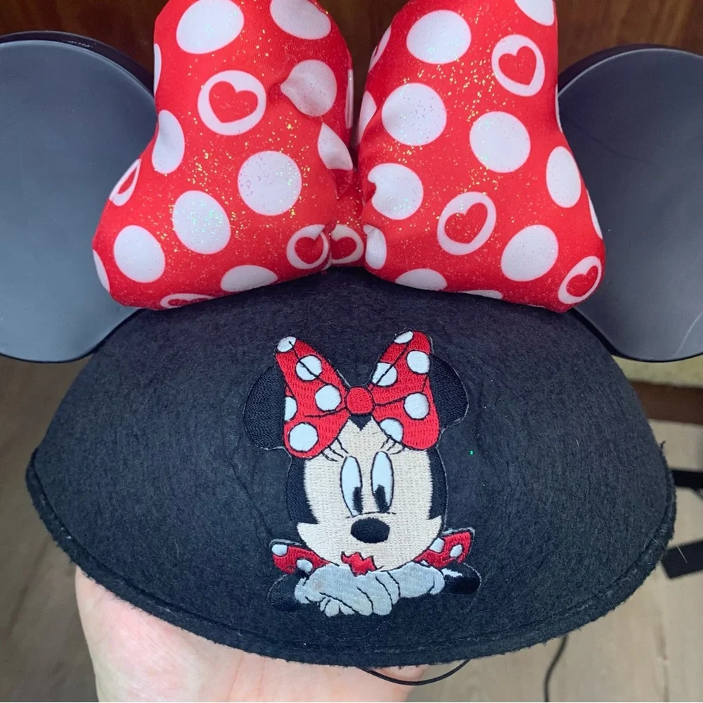 Disney Parks Minnie Mouse ears hat red and white polka dot bow Disney world